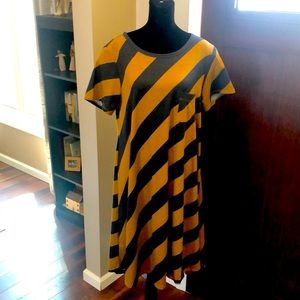 LuLaRoe Carly dress, size medium.